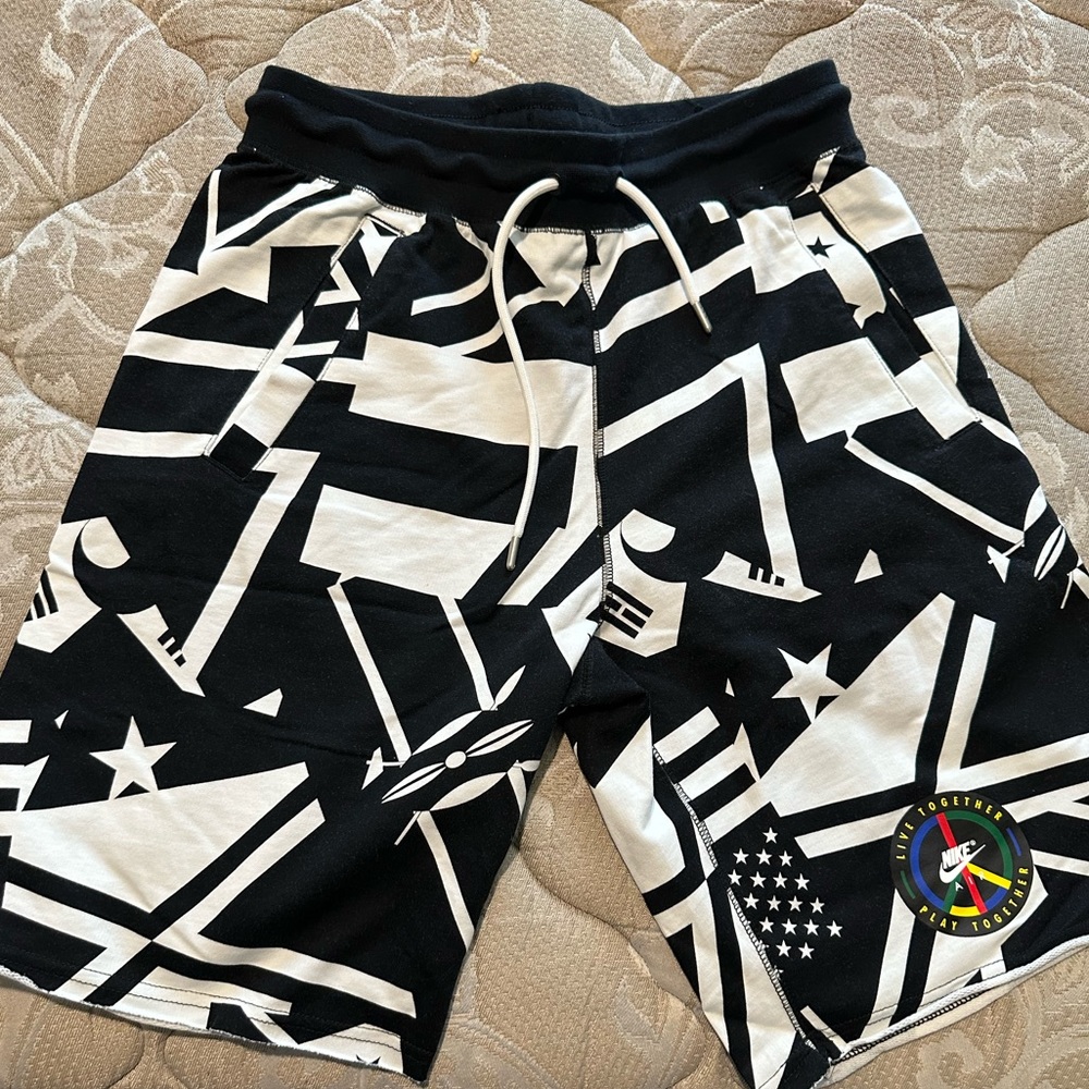 Men’s Nike “Live Together Play Together” Shorts Size Small